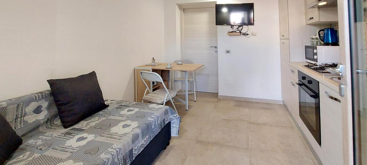 Appartamento bilocale 2 posti vicino al centro San Teodoro  Esterno foto